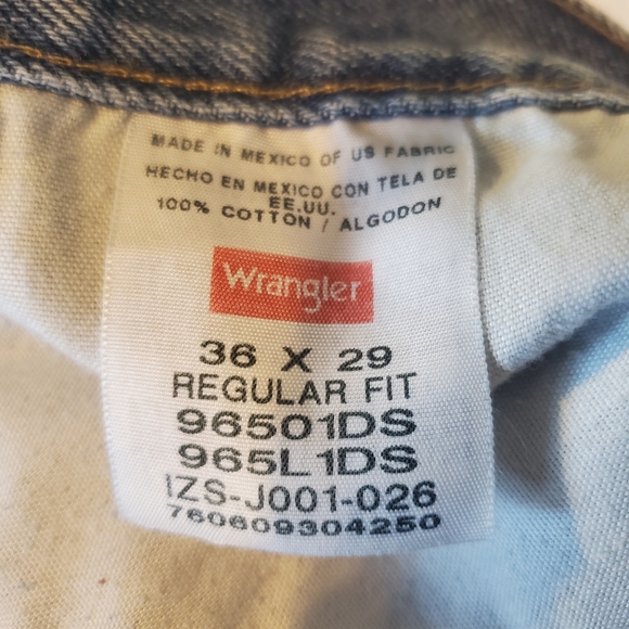 Distressed Wrangler Jeans - Picture 7 of 7